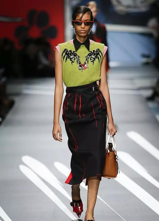 VA服装设计留学|Versace 、Prada当御用设计师（图ZMTA0MjA2NjUy） - 配饰 - 站酷设计师VA艺术留学原创素材 - 站酷ZCOOL