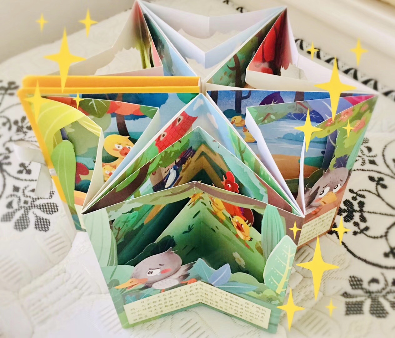 《丑小鸭的故事》360度立体书