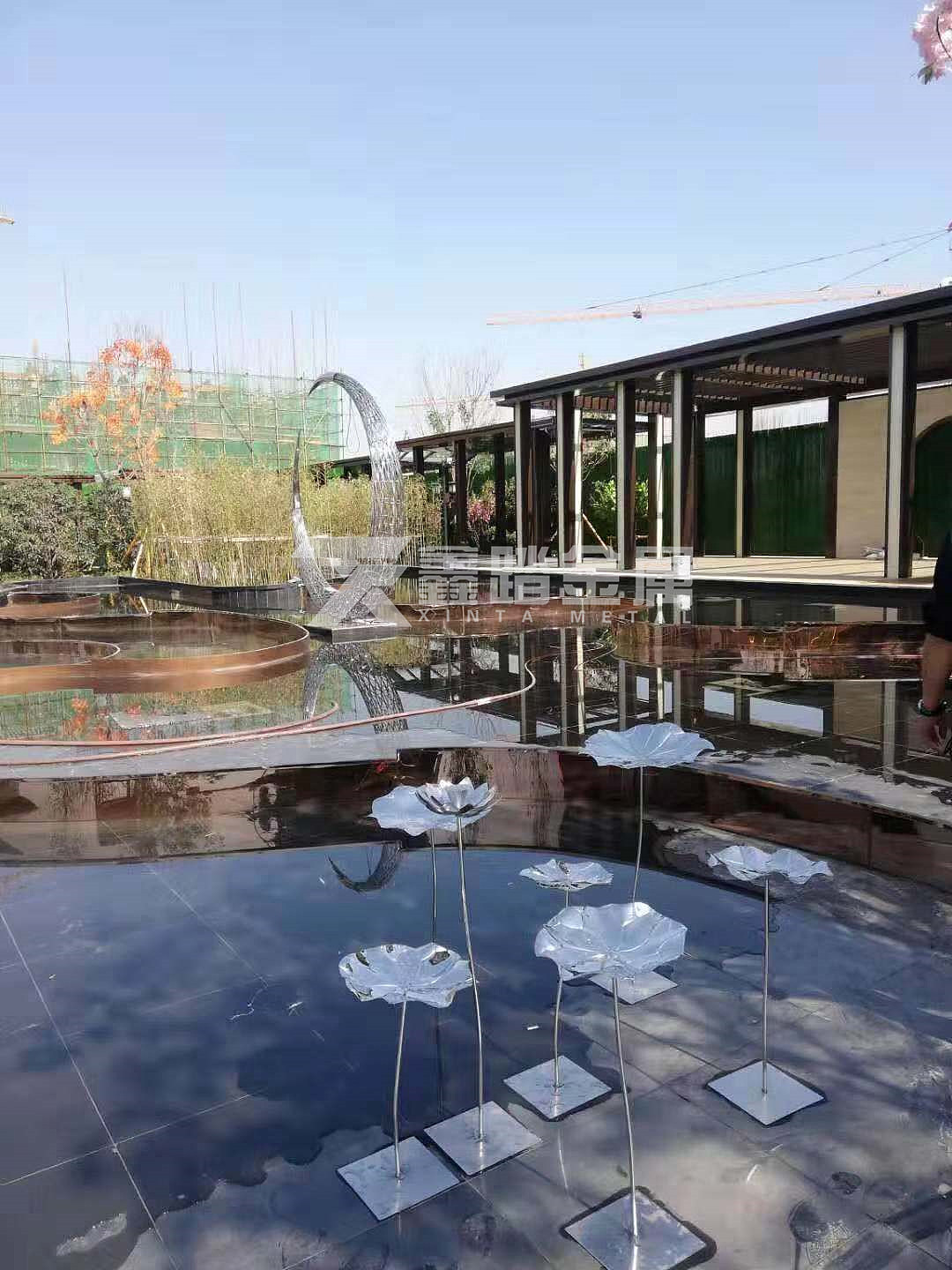 售楼部水景镜面不锈钢荷花荷叶雕塑（图ZMjE2ODYzODY4） - 工艺品设计 - 站酷设计师艺术制品有限公司原创素材 - 站酷ZCOOL