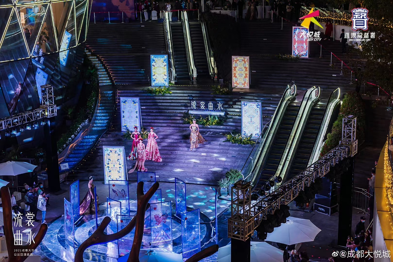 【流裳曲水】大悦城舞台秀场主题美陈（图ZMjc5NzE0NTA0） - 舞台美术 - 站酷设计师朱多多原创素材 - 站酷ZCOOL
