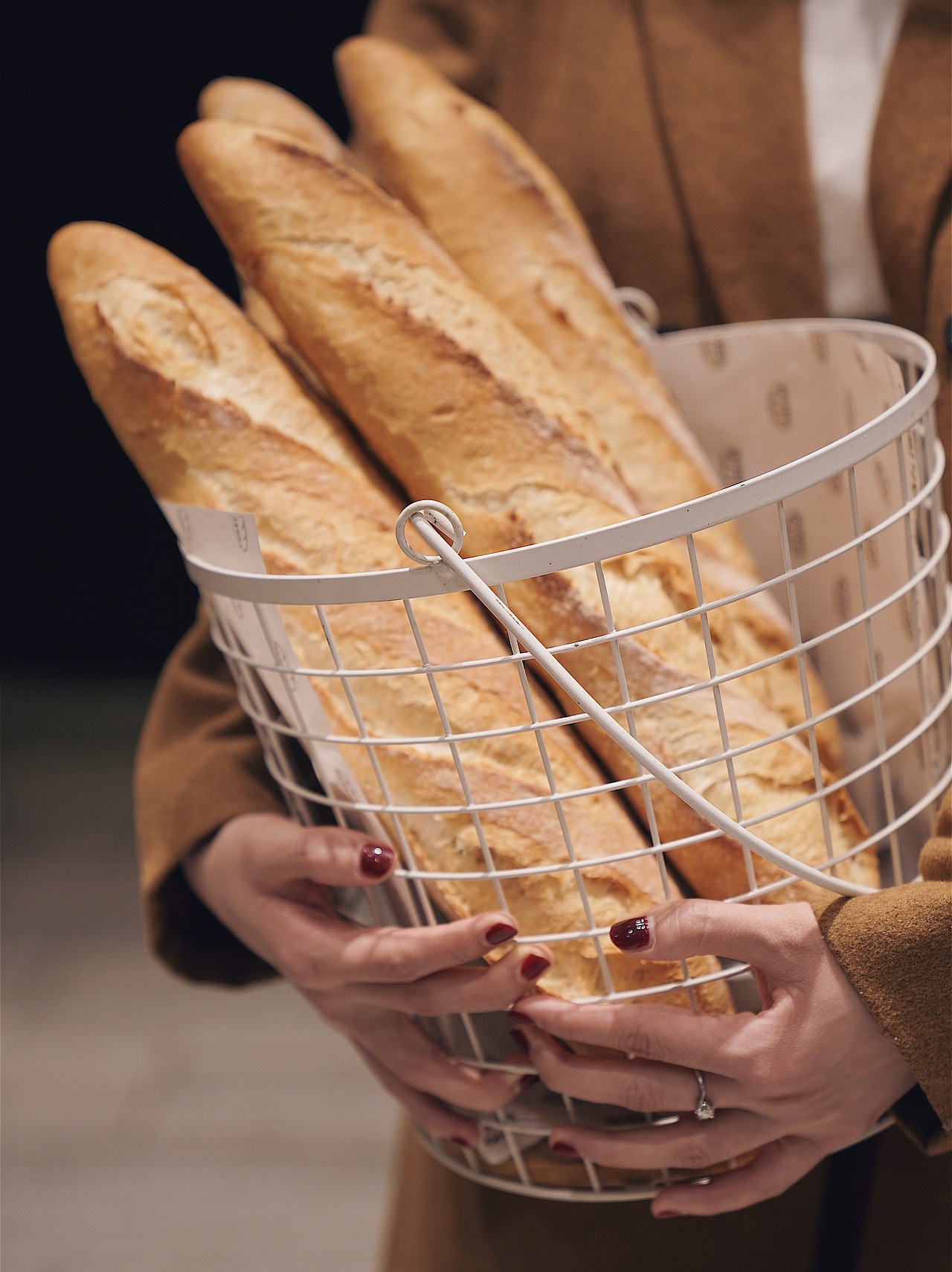 再访面包店 吃可颂的女孩（图ZMTAzNTEzMTEy） - 人像摄影 - 站酷设计师kohh2原创素材 - 站酷ZCOOL