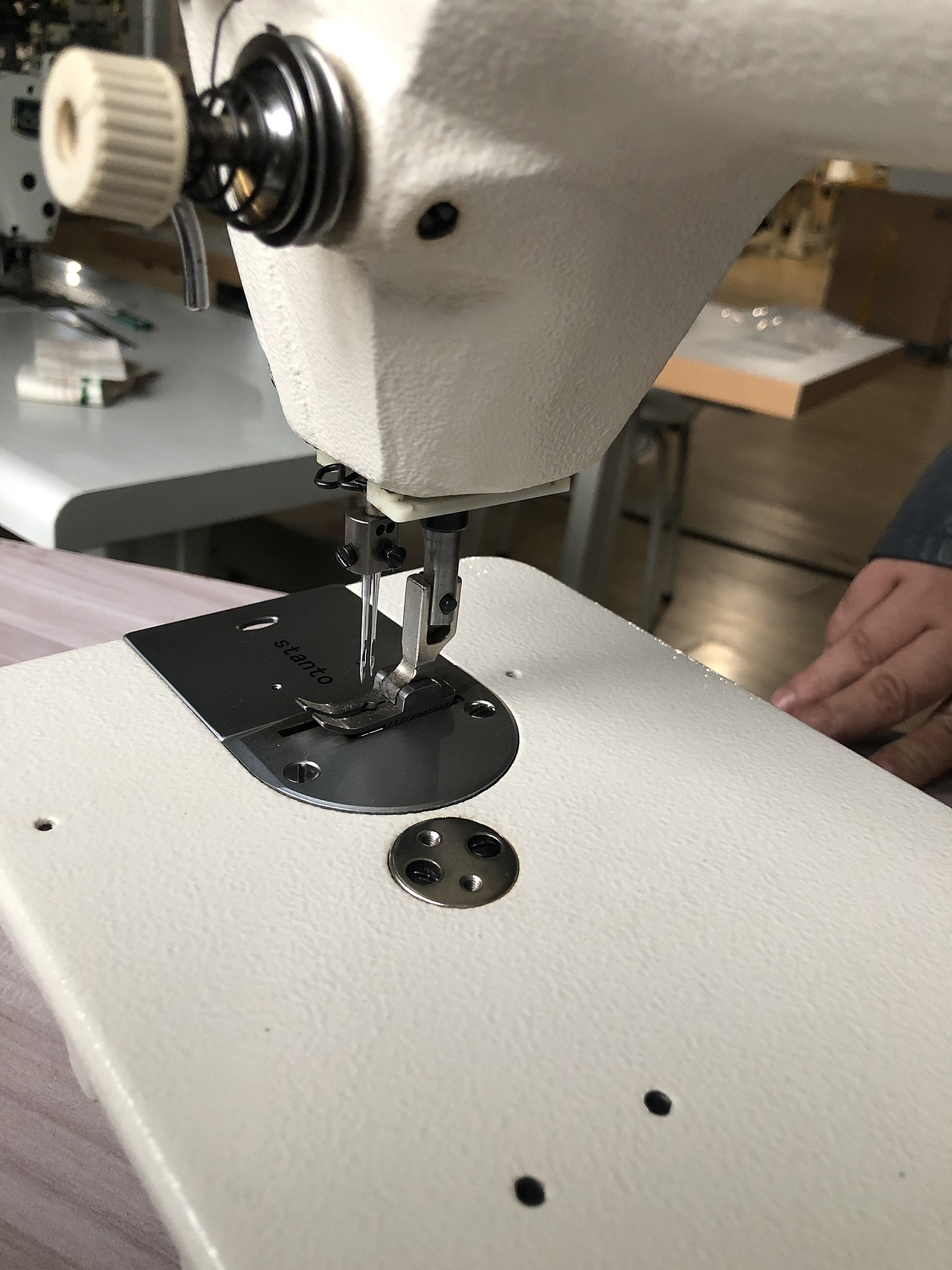 思坦途电脑哦支取假珠边机，链式珠边机，假贡针机。