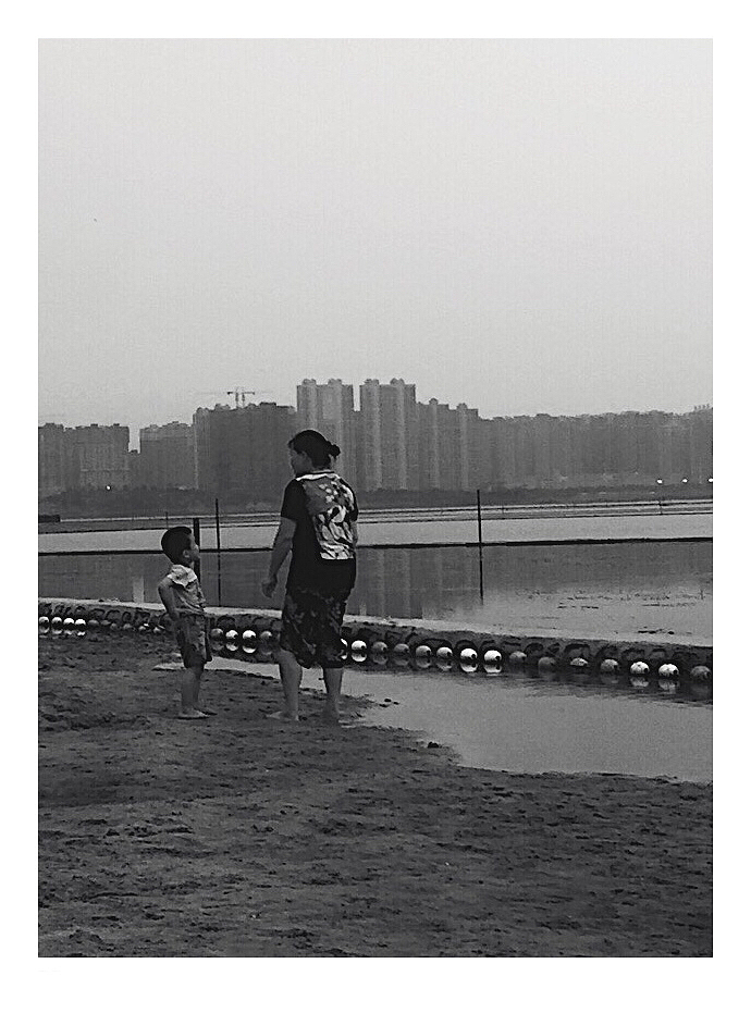 人文摄影《嬉皮的少年哟》（图ZMTA1MDAyMDgw） - 人文/纪实摄影 - 站酷设计师劉昭衍原创素材 - 站酷ZCOOL