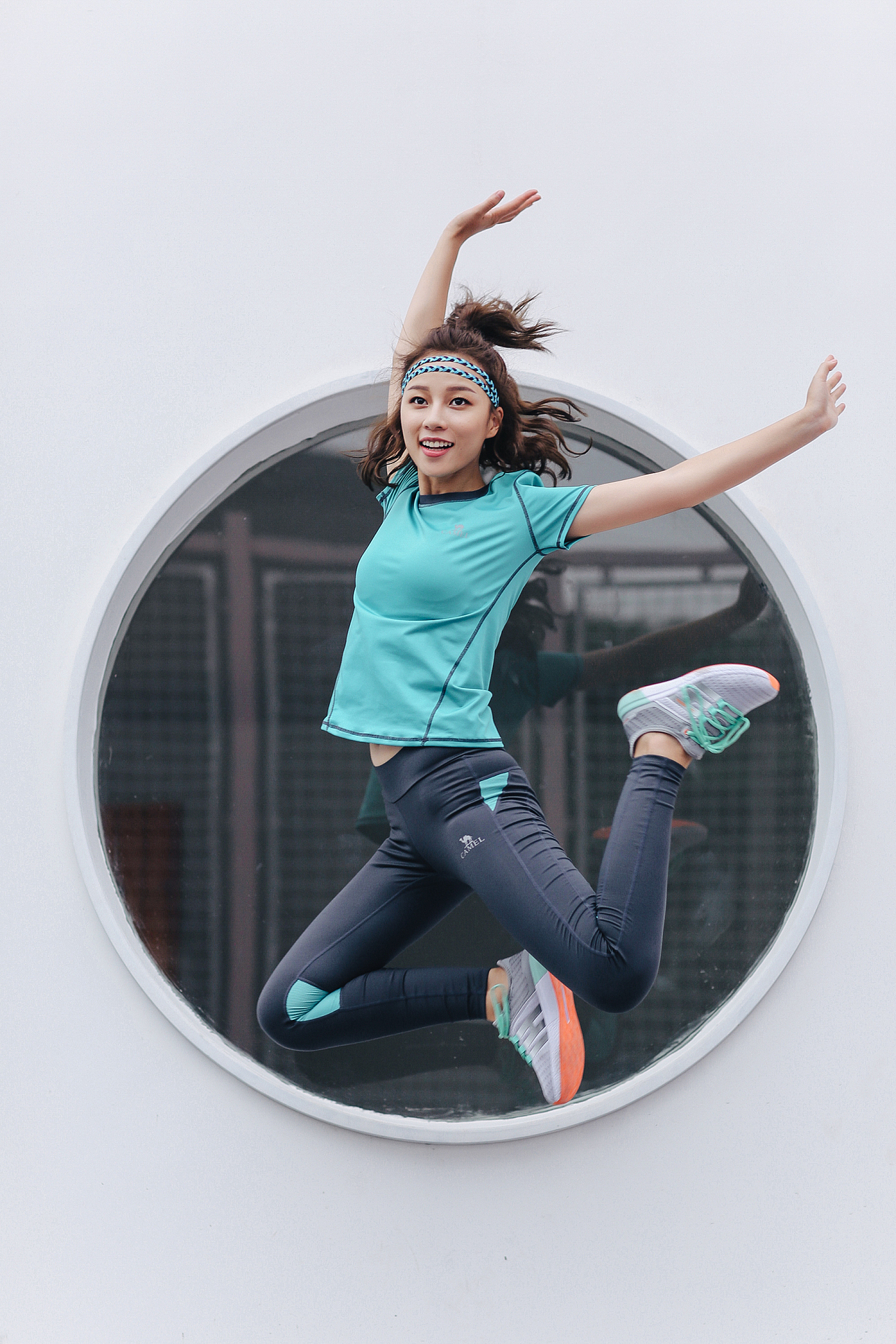 运动挥洒的汗水和那曼妙的曲线