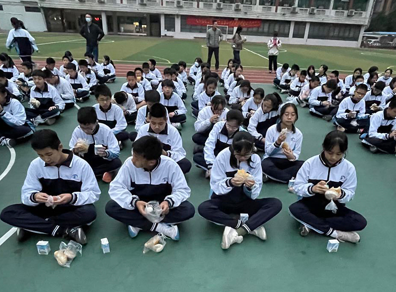 《素质训练营》初一年级4班活动风采