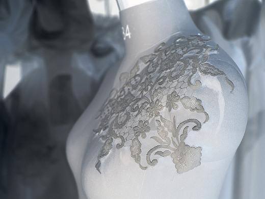 时间冲淡了身上的稚气，才有了拥抱的意义