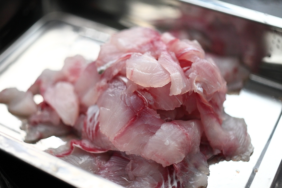 菜男川香沸腾鱼,干煸腊肉灰树花,灰树花是抗癌之星