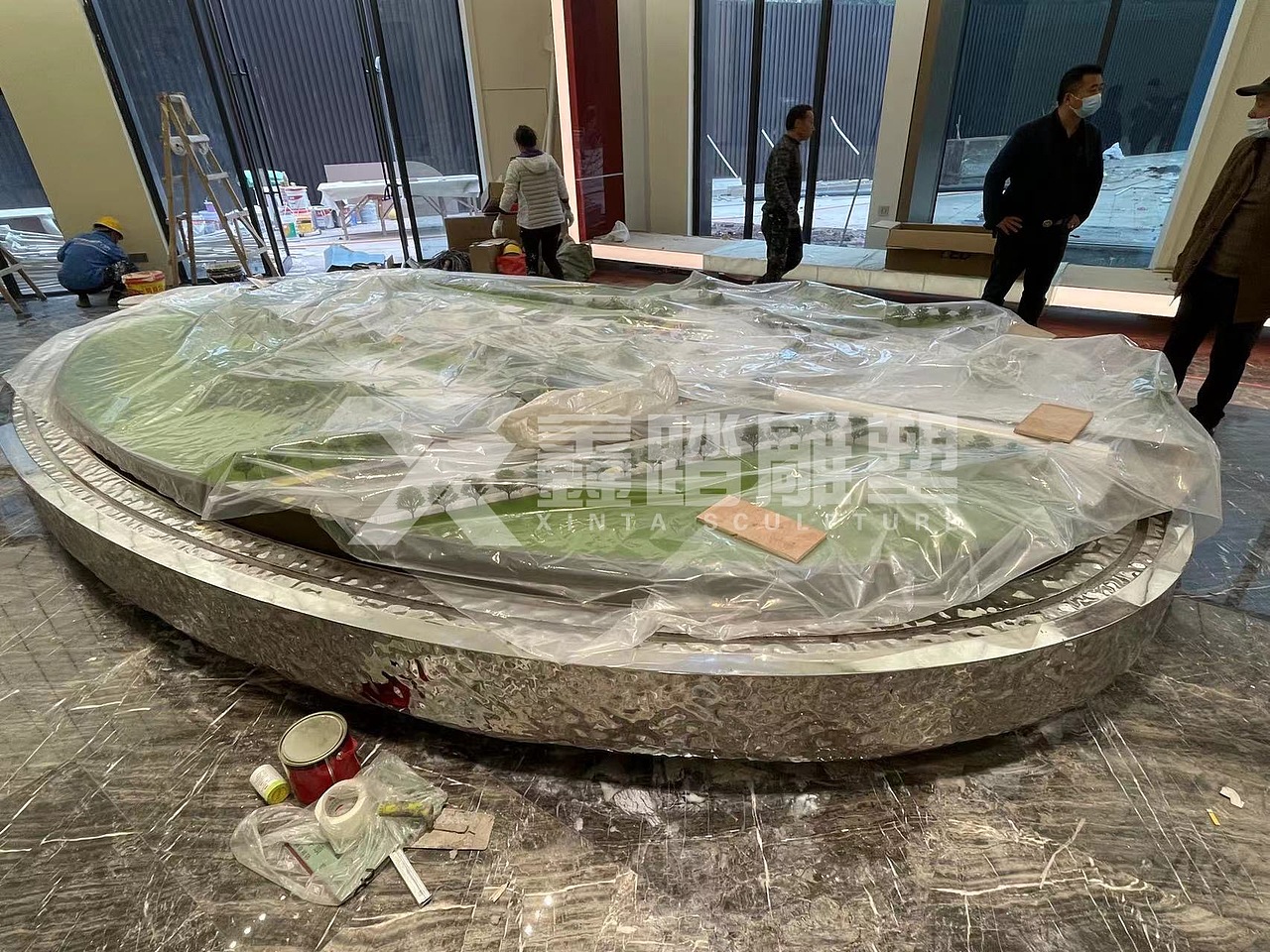 超靓！售楼部水波纹不锈钢沙盘安装完成（图ZMjc1MjAzNDky） - 展陈设计 - 站酷设计师咨询15015845925原创素材 - 站酷ZCOOL