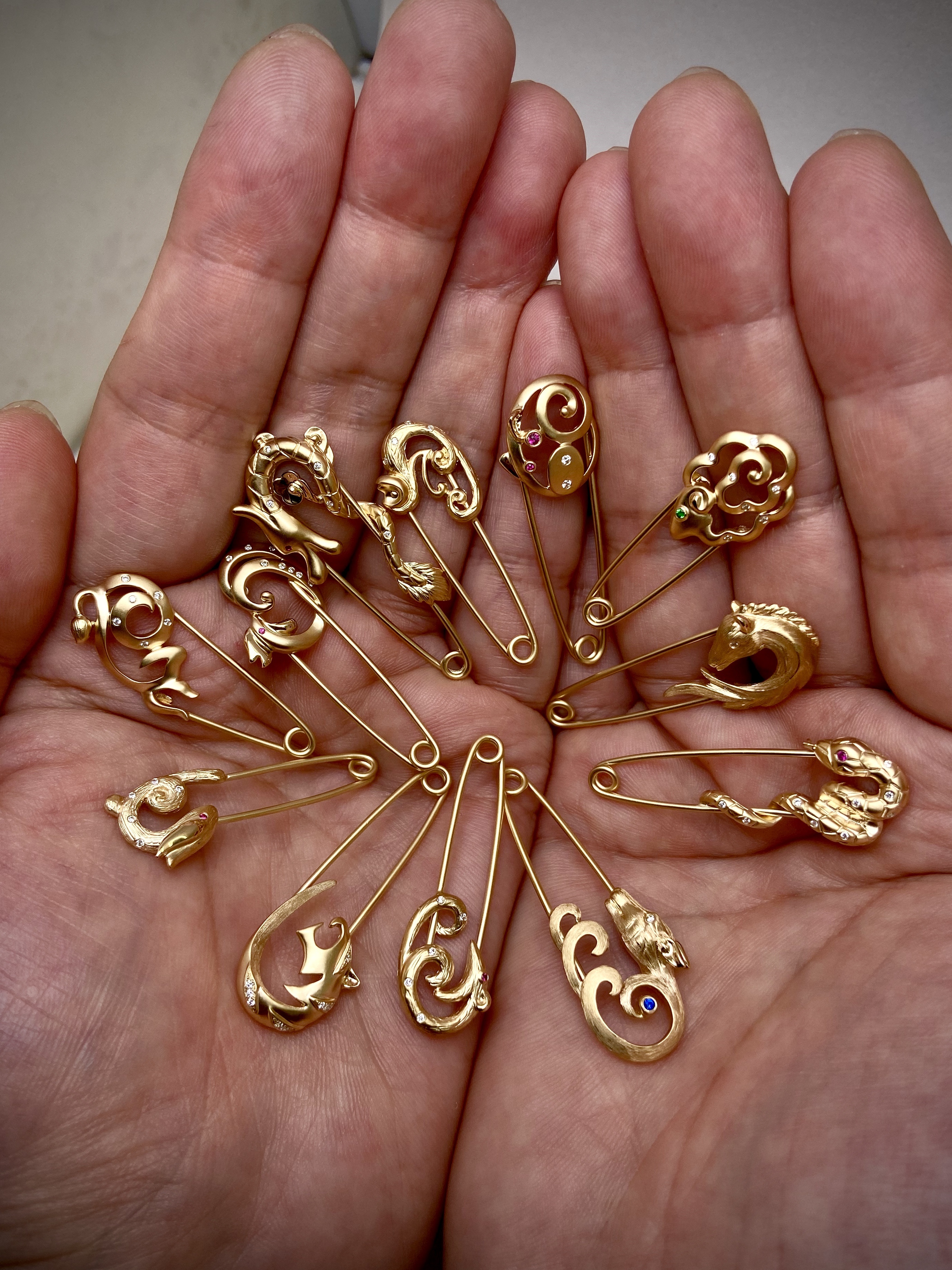 金灿灿的手工制作的黄金首饰