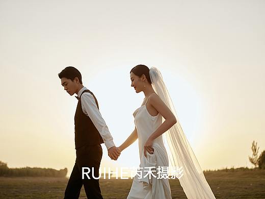 婚纱照的纪实感、高级感，都会被延续至无限的浪漫
