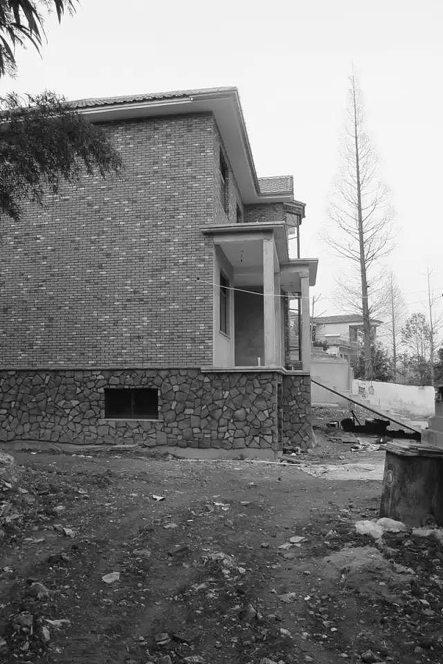 每个项目都具备有其特有的背景,记忆是其中一个重要的构成部分,除此之外包括整体的功能规化,MOOYARD”陌野”的自身定位和后期的运作,项目改造与周边环境的融合,都是设计初期需要深入探讨和研究的重要组成部分。