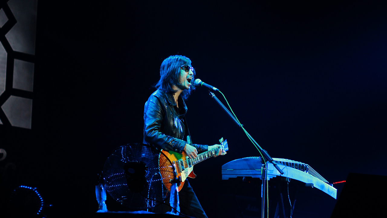 向摇滚致敬——谢天笑（图ZMzAxODkwMjA=） - 人像摄影 - 站酷设计师金剛阿彌原创素材 - 站酷ZCOOL