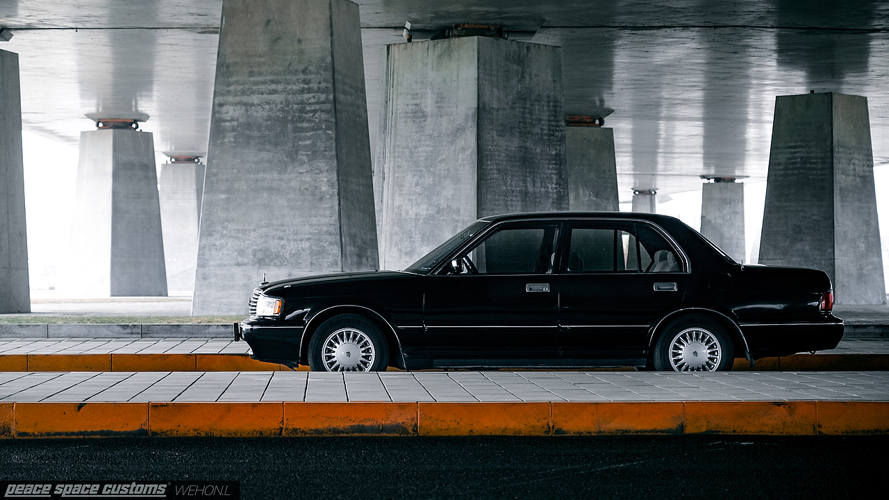 汽车摄影丰田皇冠133