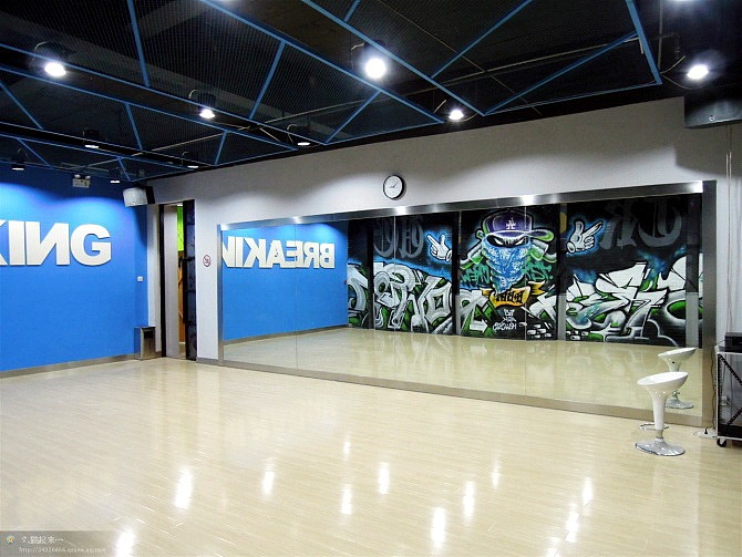嘻哈帮街舞02店面空间设计
