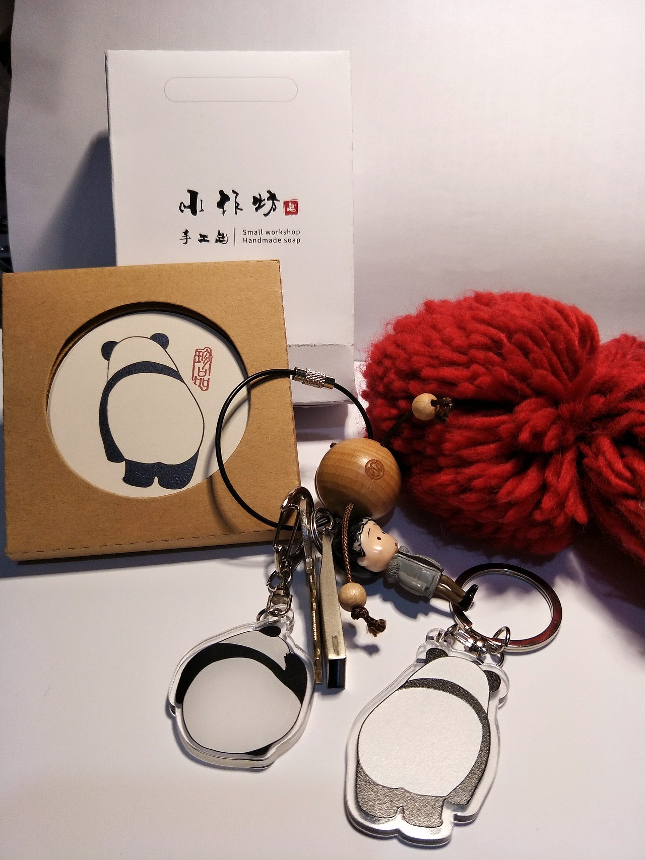 旅游纪念品熊背影猫钥匙扣