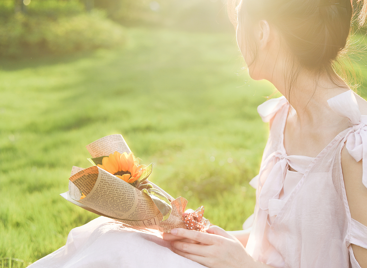 人像摄影《向日葵女孩》（图ZMTgxODk1MjQw） - 人像摄影 - 站酷设计师秀秀学姐原创素材 - 站酷ZCOOL