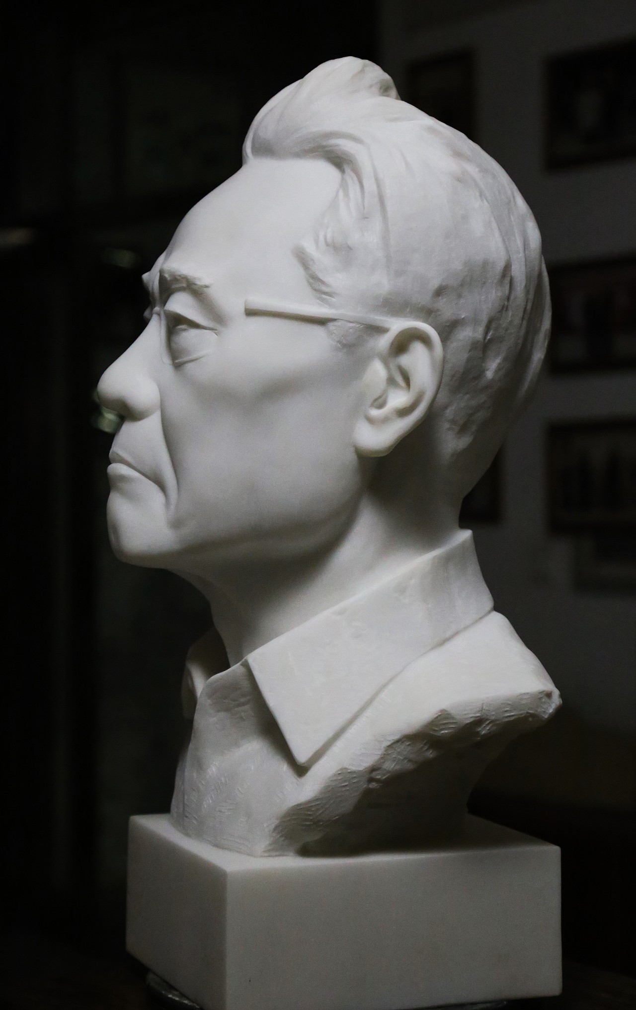 刘杰雕塑作品《钟南山》汉白玉肖像