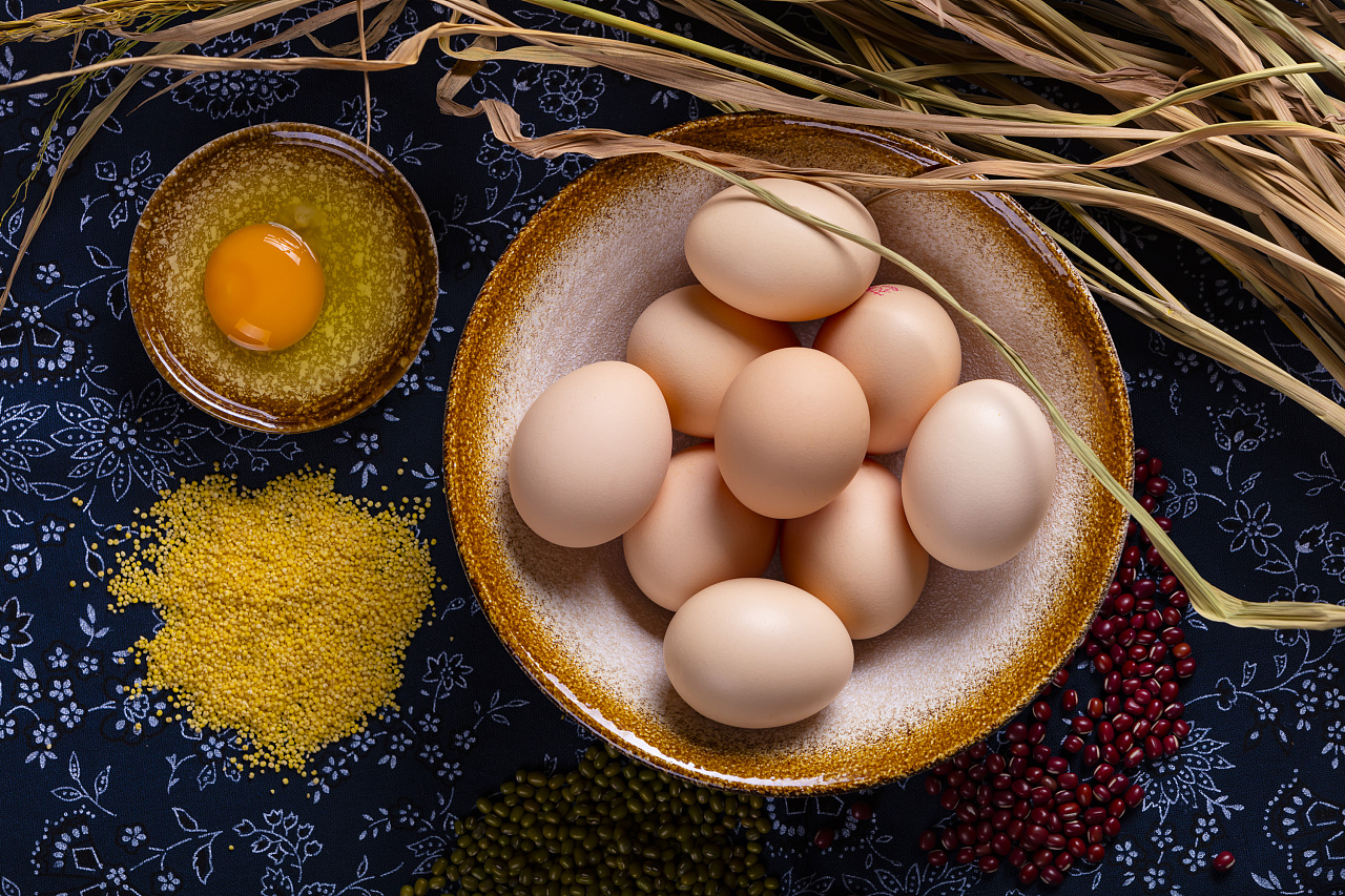 关于鸡蛋有【暗斑】的问题 - 蛋鸡养殖(饲养管理,疾病防控) 鸡病专业网论坛