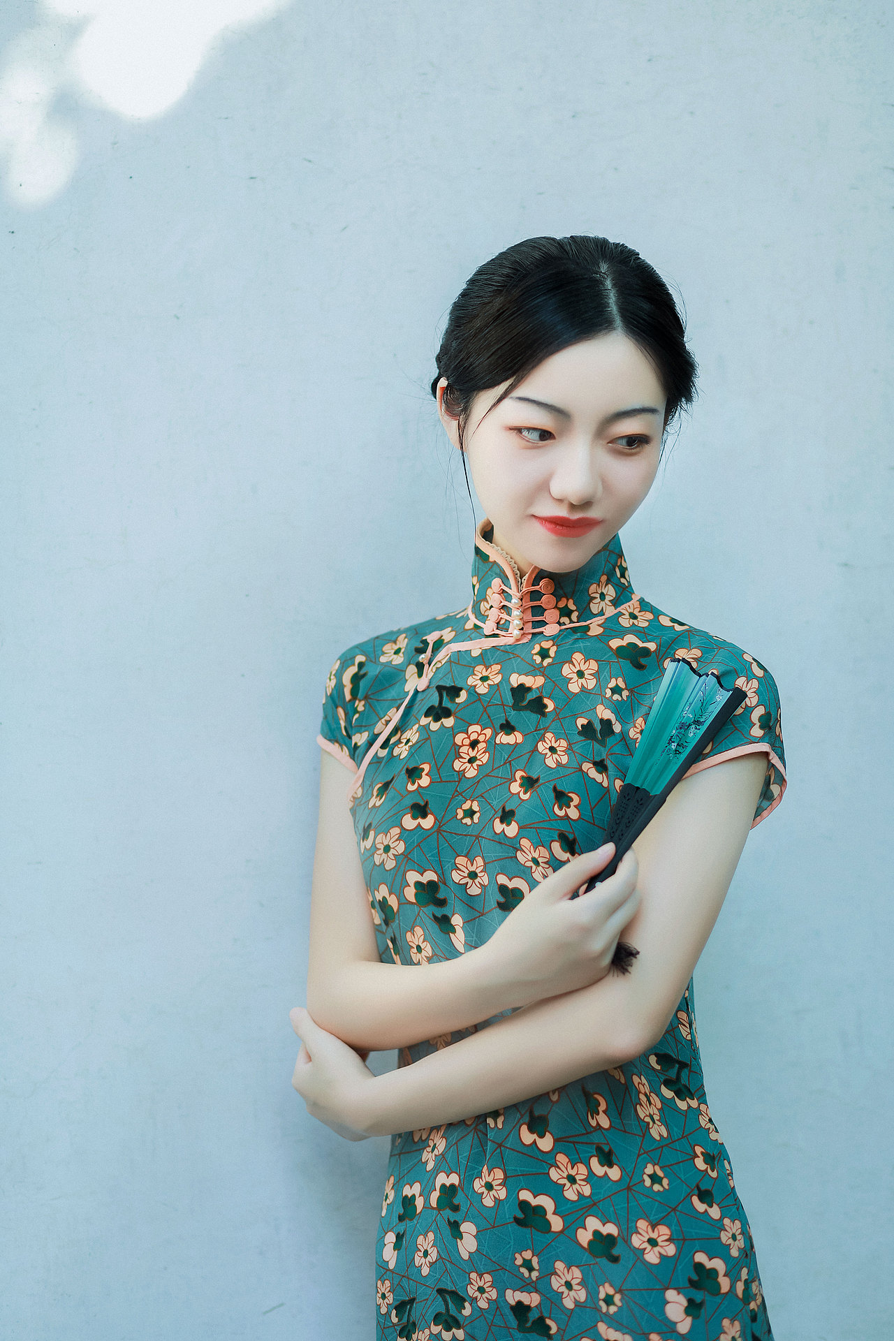 最是那一低头的温柔（图ZMjI3NjcwNTQ0） - 人像摄影 - 站酷设计师子诺ZiNeo原创素材 - 站酷ZCOOL