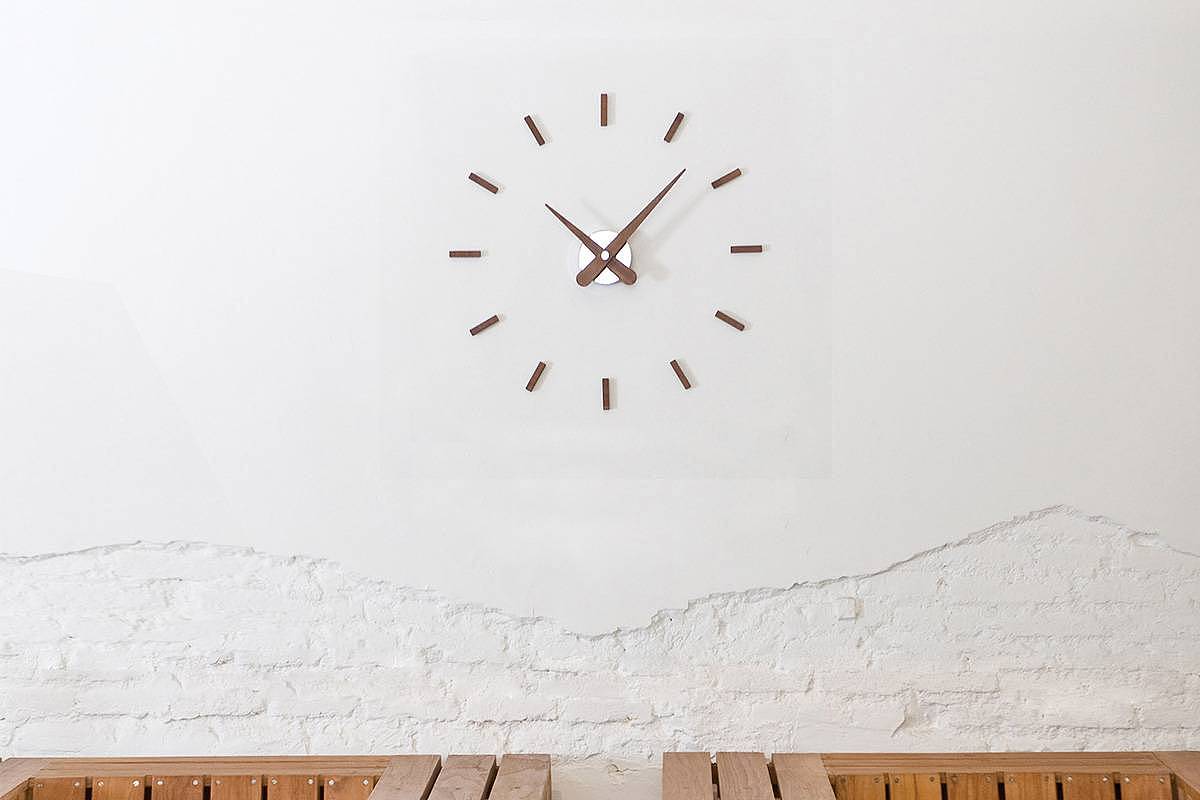 室内时钟行业的领导者 NOMON进口客厅金属钟