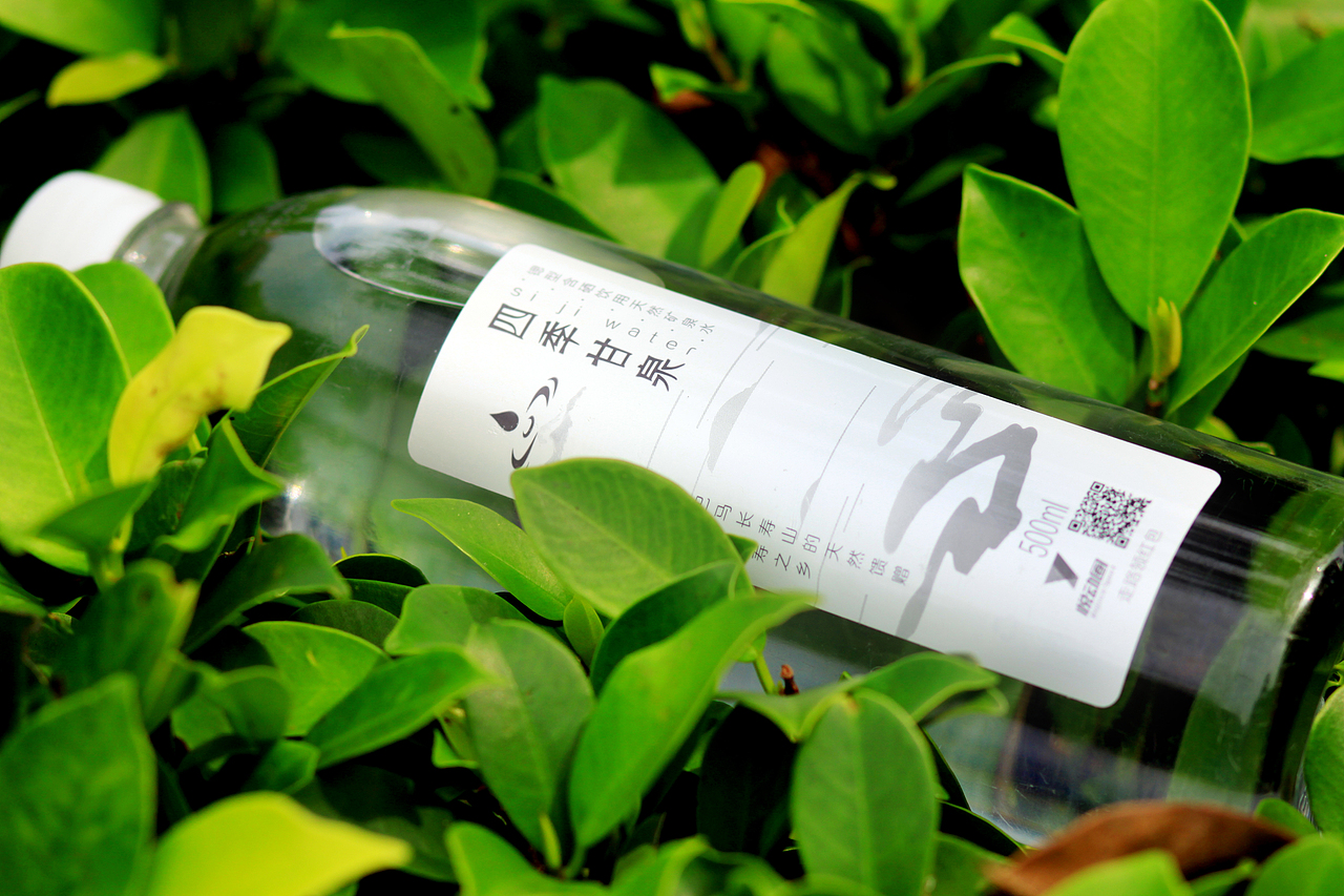 四季甘泉矿泉水来自世界长寿乡巴马的天然甘泉