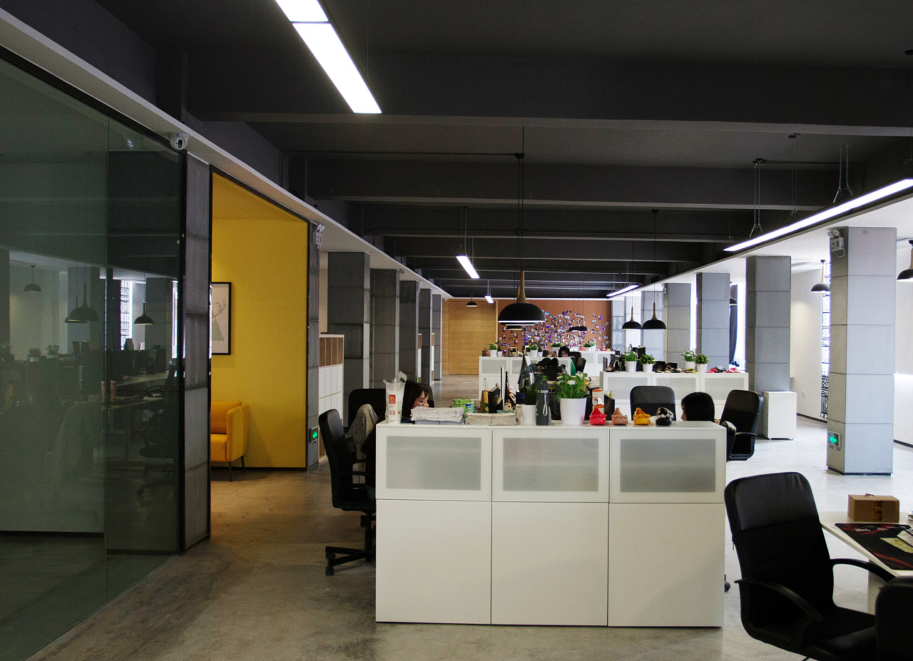 工业风之havaianas 凉鞋品牌电子商务办公室