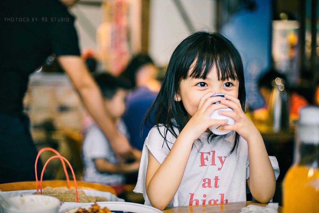 树荫好像太阳的拥抱 那就是夏天的味道（图ZMTU2Mzc1NDIw） - 人像摄影 - 站酷设计师九三影社原创素材 - 站酷ZCOOL