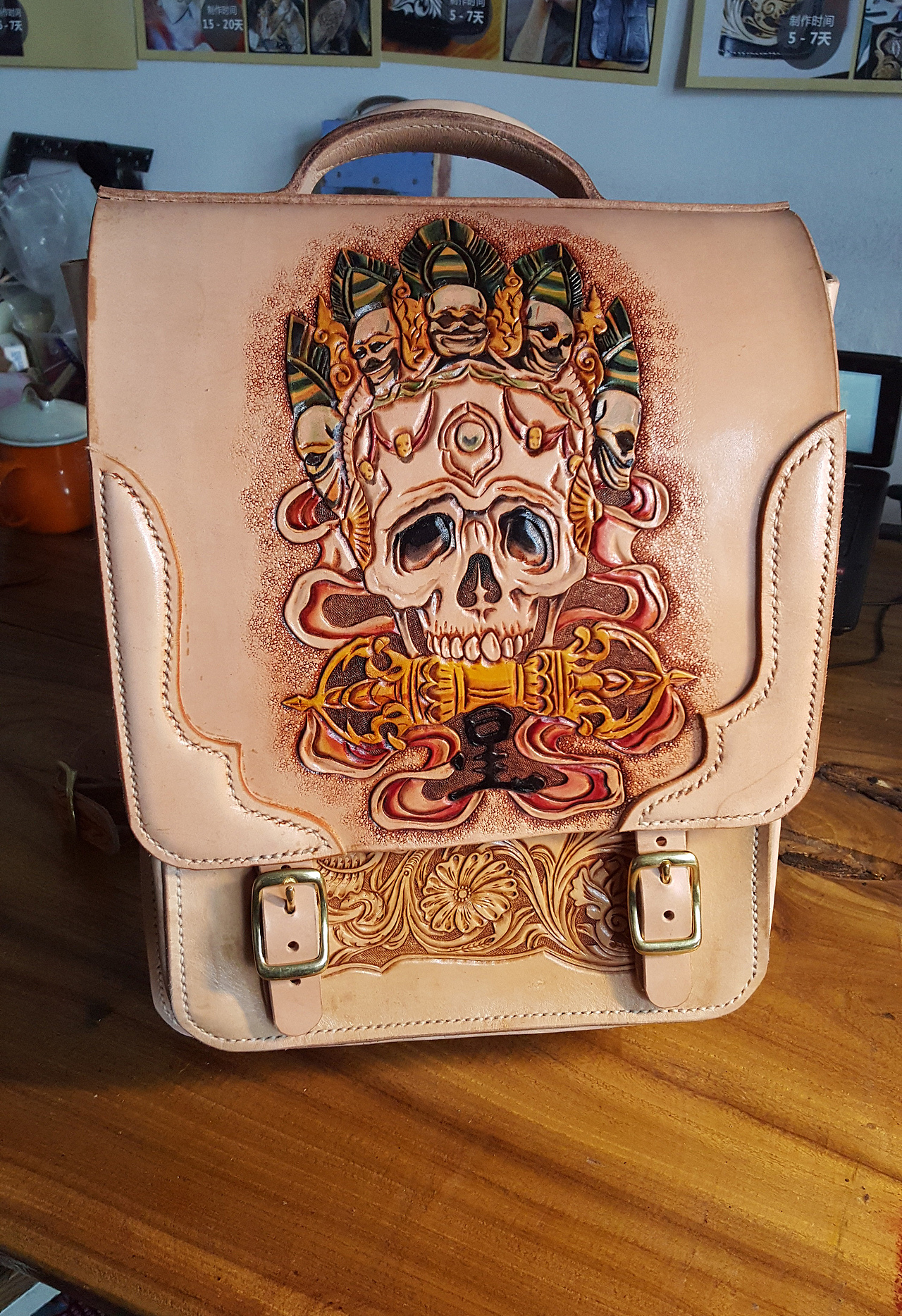 个性定制皮雕彩绘背包