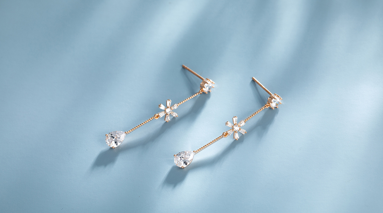 时尚耳钉钻石耳钉摄影场景小清新耳钉场景图