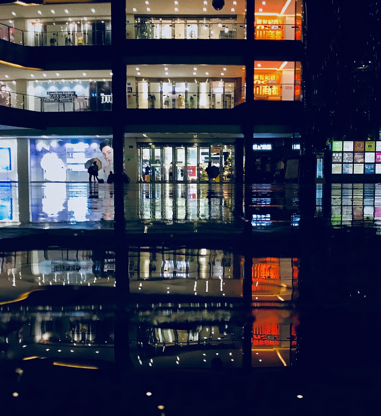 雨中夜（图ZMTEzNzUzMTky） - 人文/纪实摄影 - 站酷设计师吴翘翘原创素材 - 站酷ZCOOL