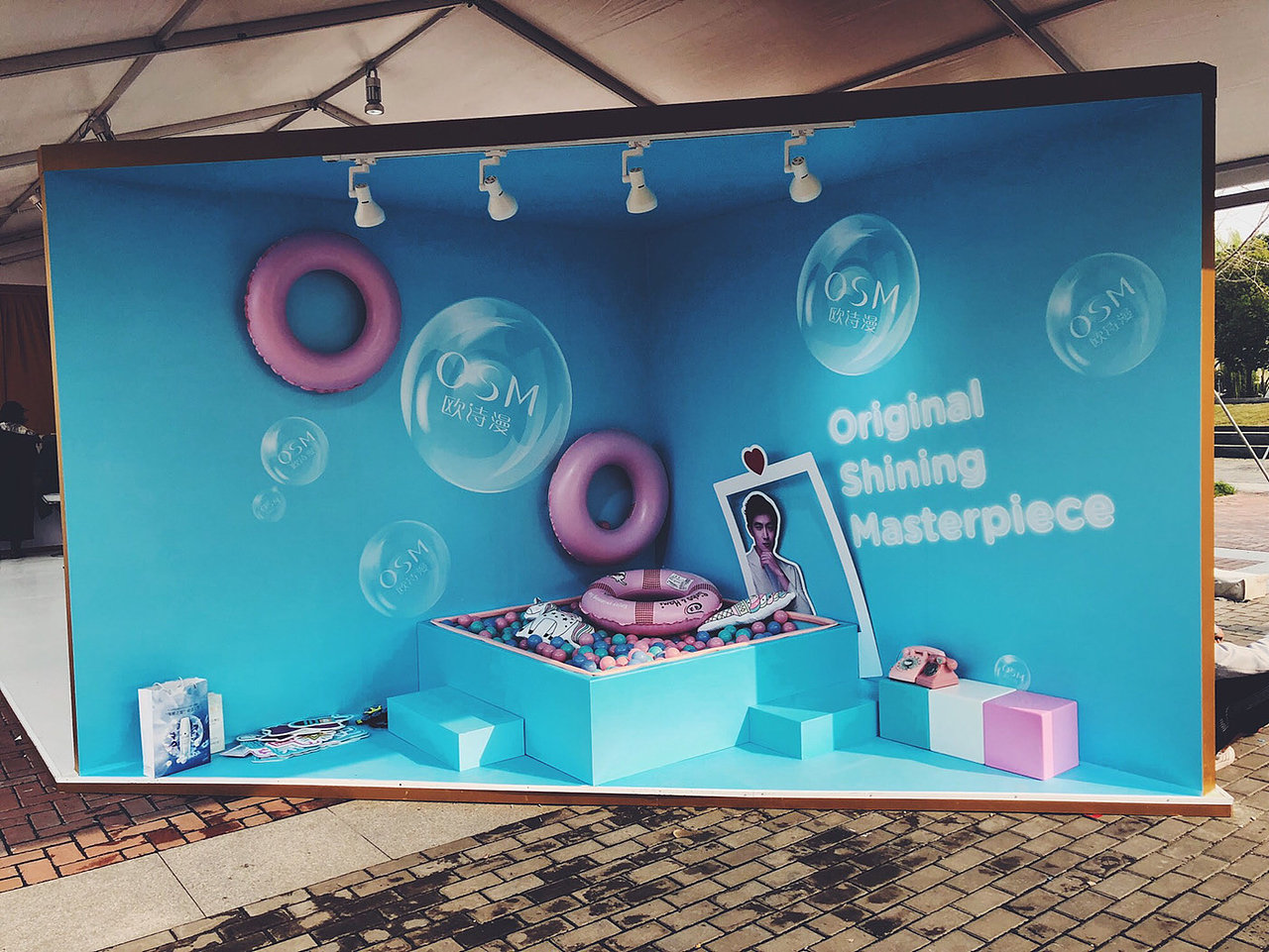 欧斯曼路演设计效果图