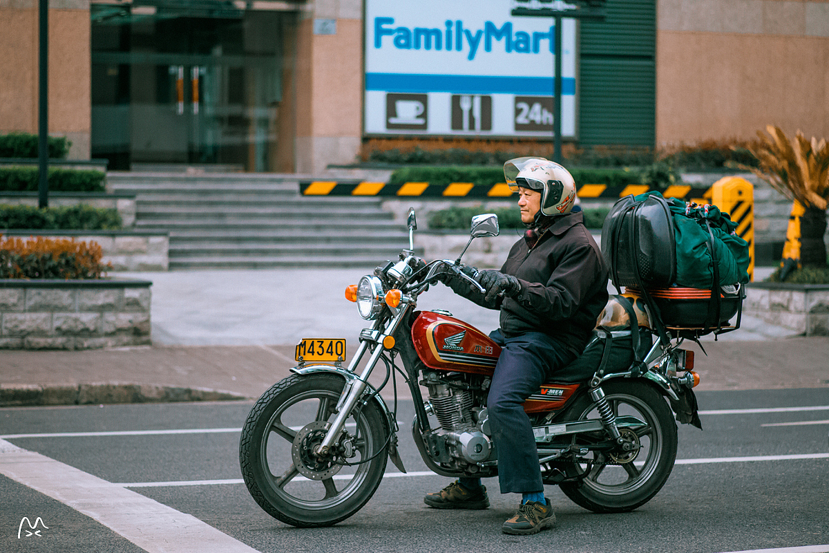 行走在上海的大街小巷