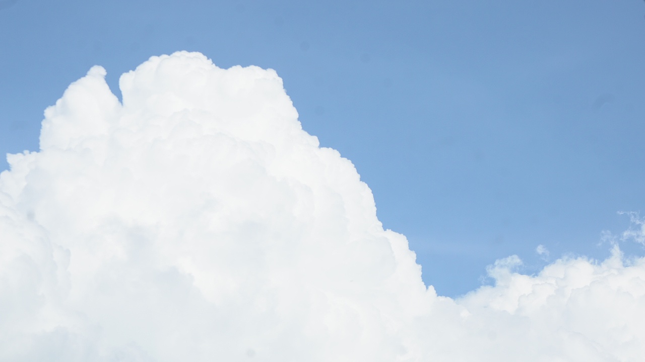 我站在一朵云下面