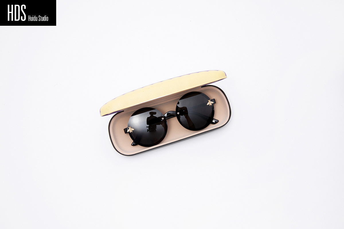 眼镜静物白底图拍摄