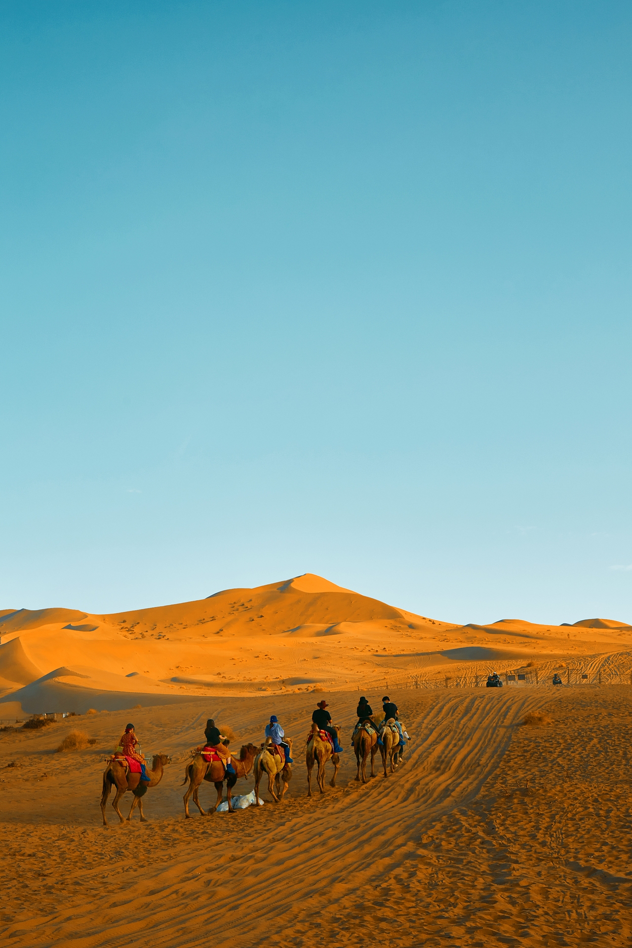 敦煌沙漠|摄影|人像摄影|修图师一阿辉辉_原创作品-站酷zcool