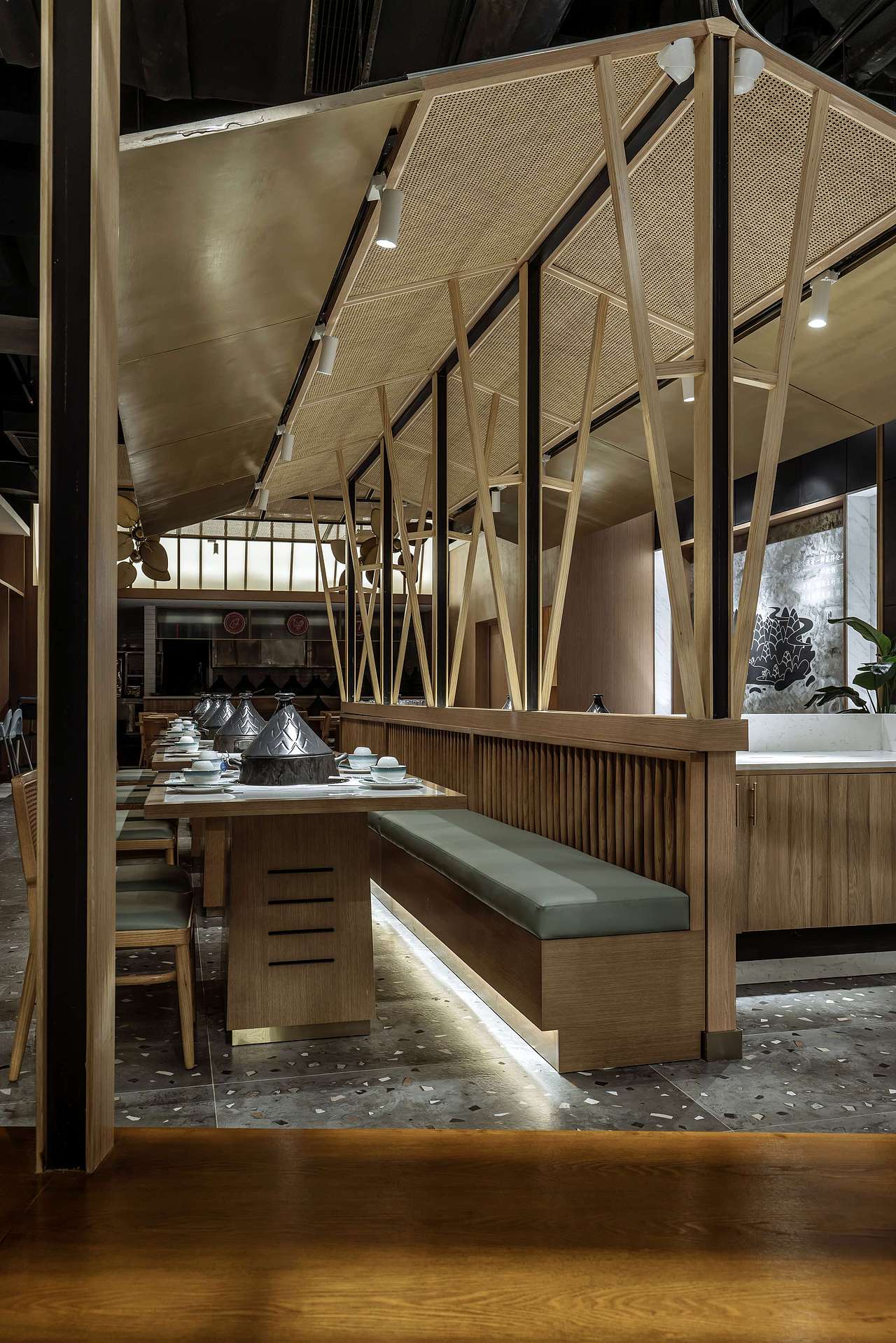 吉造新作｜移换山野本味 笋友滨江天街店（图ZMjgzMzY1NTA0） - 酒店餐饮设计 - 站酷设计师吉造设计原创素材 - 站酷ZCOOL