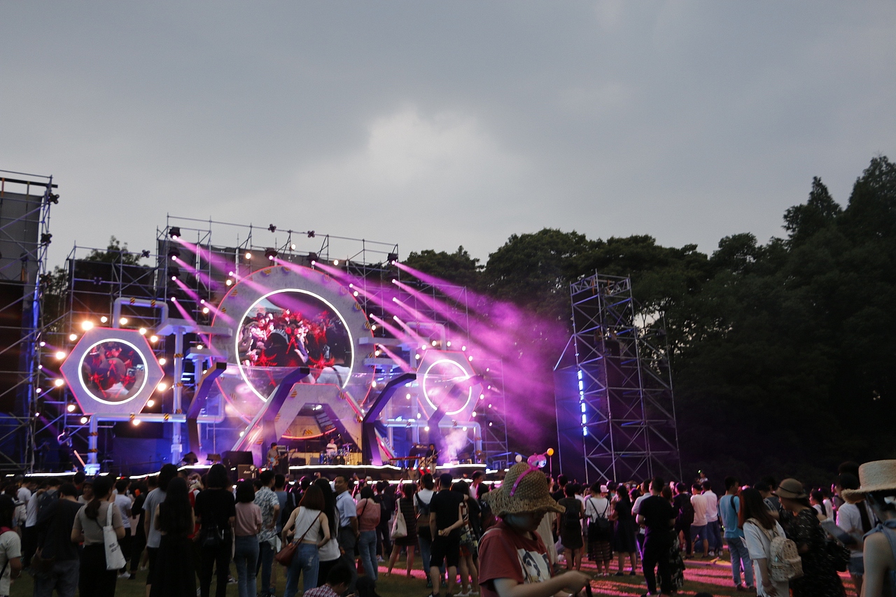 西湖音乐节记录（图ZODIwOTc5ODg=） - 风光摄影 - 站酷设计师叨咪没有Soul原创素材 - 站酷ZCOOL