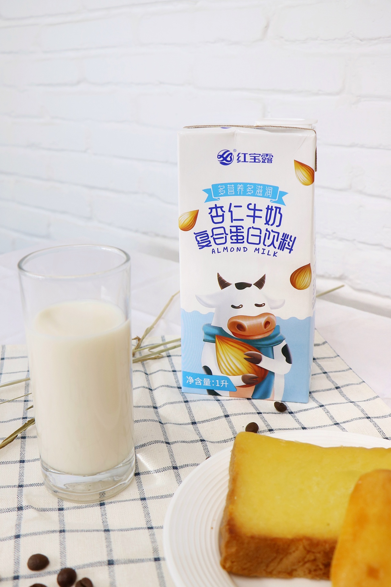 露露南方—红宝露杏仁牛奶复合蛋白饮料