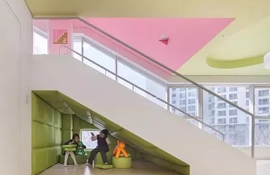 幼儿园楼梯区角设计,幼儿园创意楼梯设计效果图!
