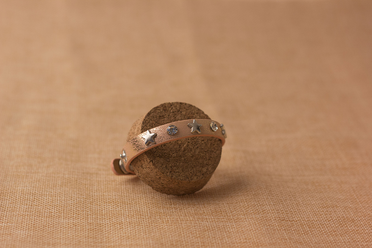 手饰（图ZMzk4NDE2MDA=） - 产品摄影 - 站酷设计师aokisym原创素材 - 站酷ZCOOL