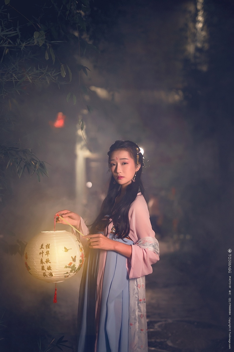 古风人像《放灯》