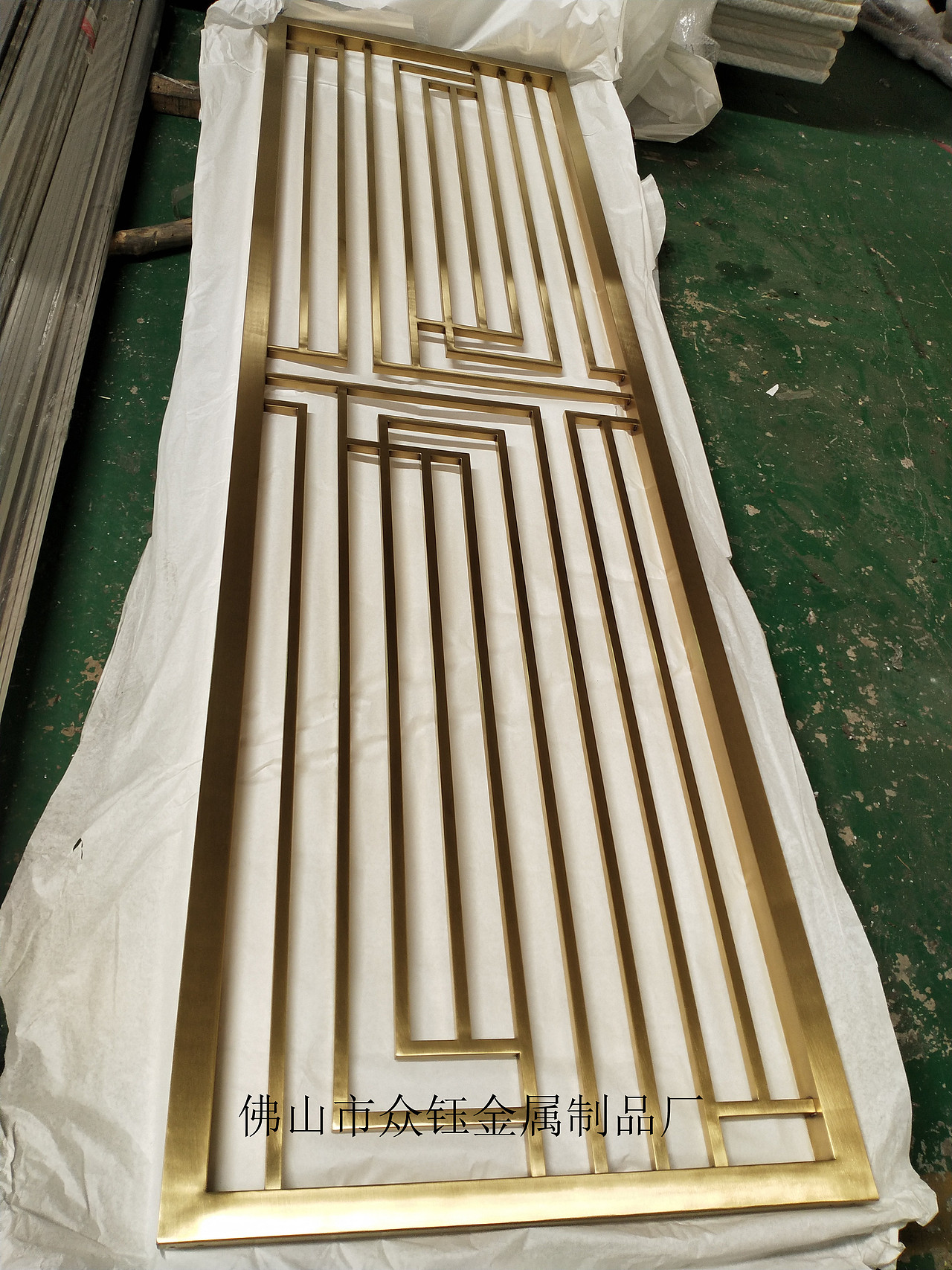 定做不锈钢板激光镂空拉丝钛金屏风