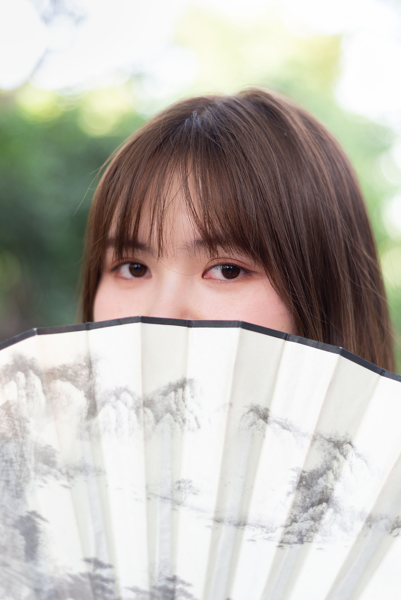 小姐姐犹抱琵琶半遮面