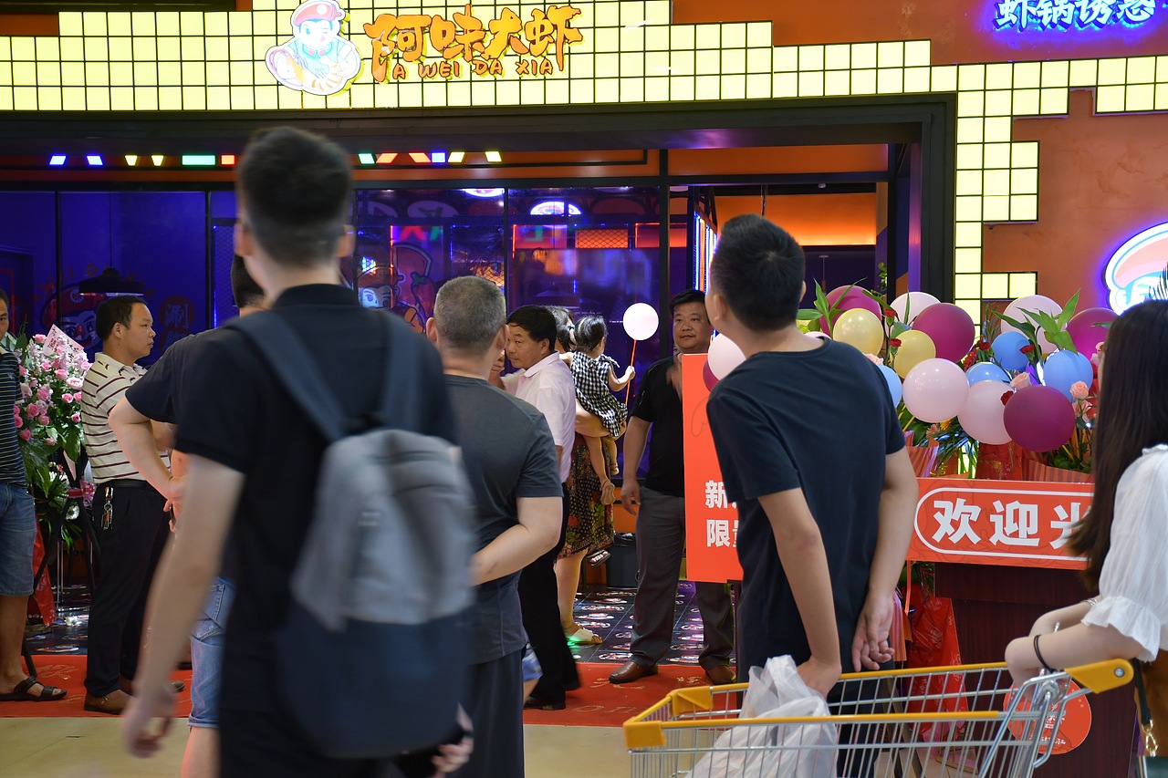 阿味大虾火锅连锁餐饮旗舰店实景拍摄 - 连锁加盟品牌（图ZMTcyNDkwMjQw） - 人像摄影 - 站酷设计师英皇视觉原创素材 - 站酷ZCOOL