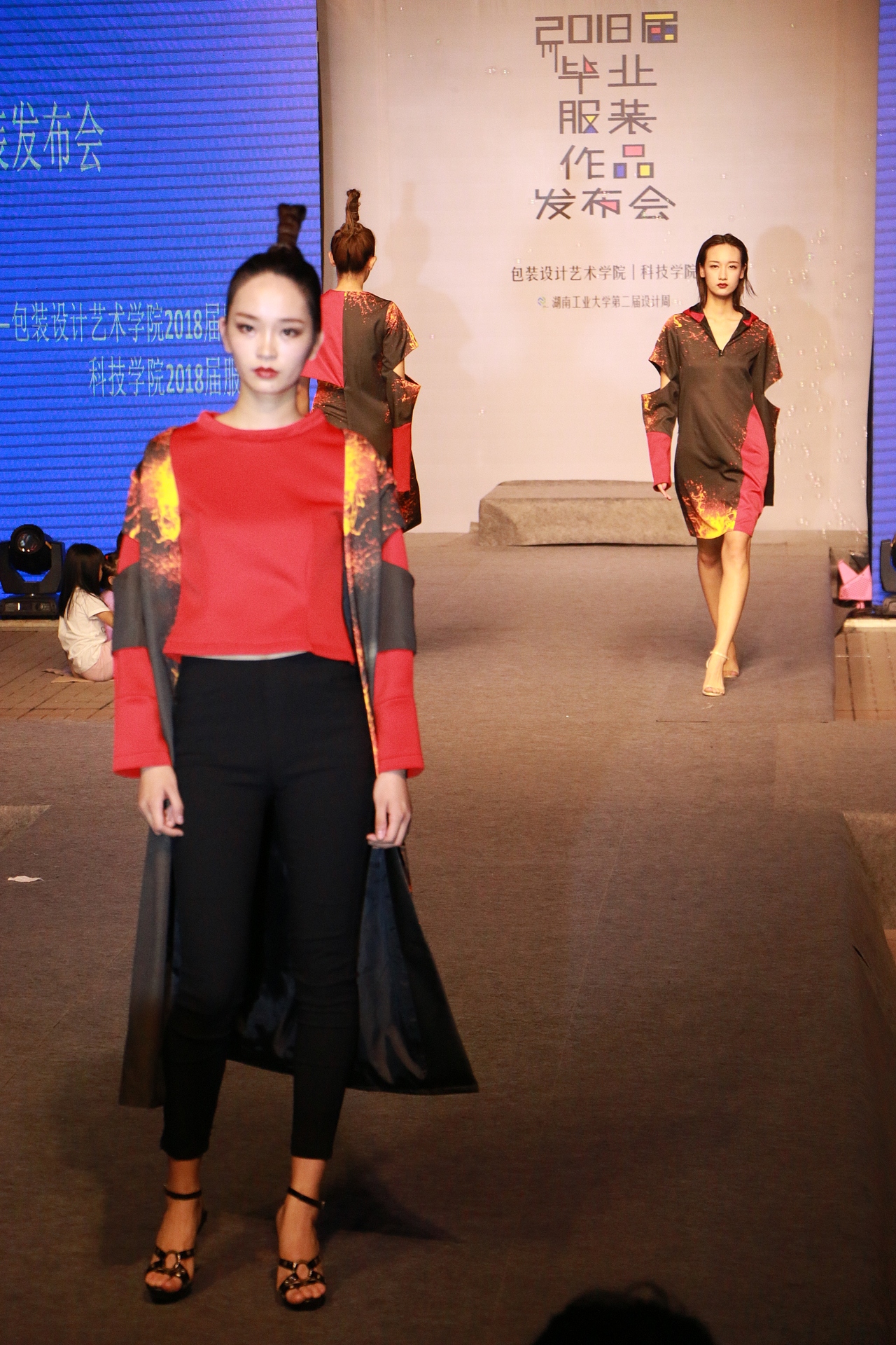 #2018毕业展#湖南工业大学2018届毕业服装作品发布会（图ZMTE4MzA3NTAw） - 人文/纪实摄影 - 站酷设计师梁小样原创素材 - 站酷ZCOOL