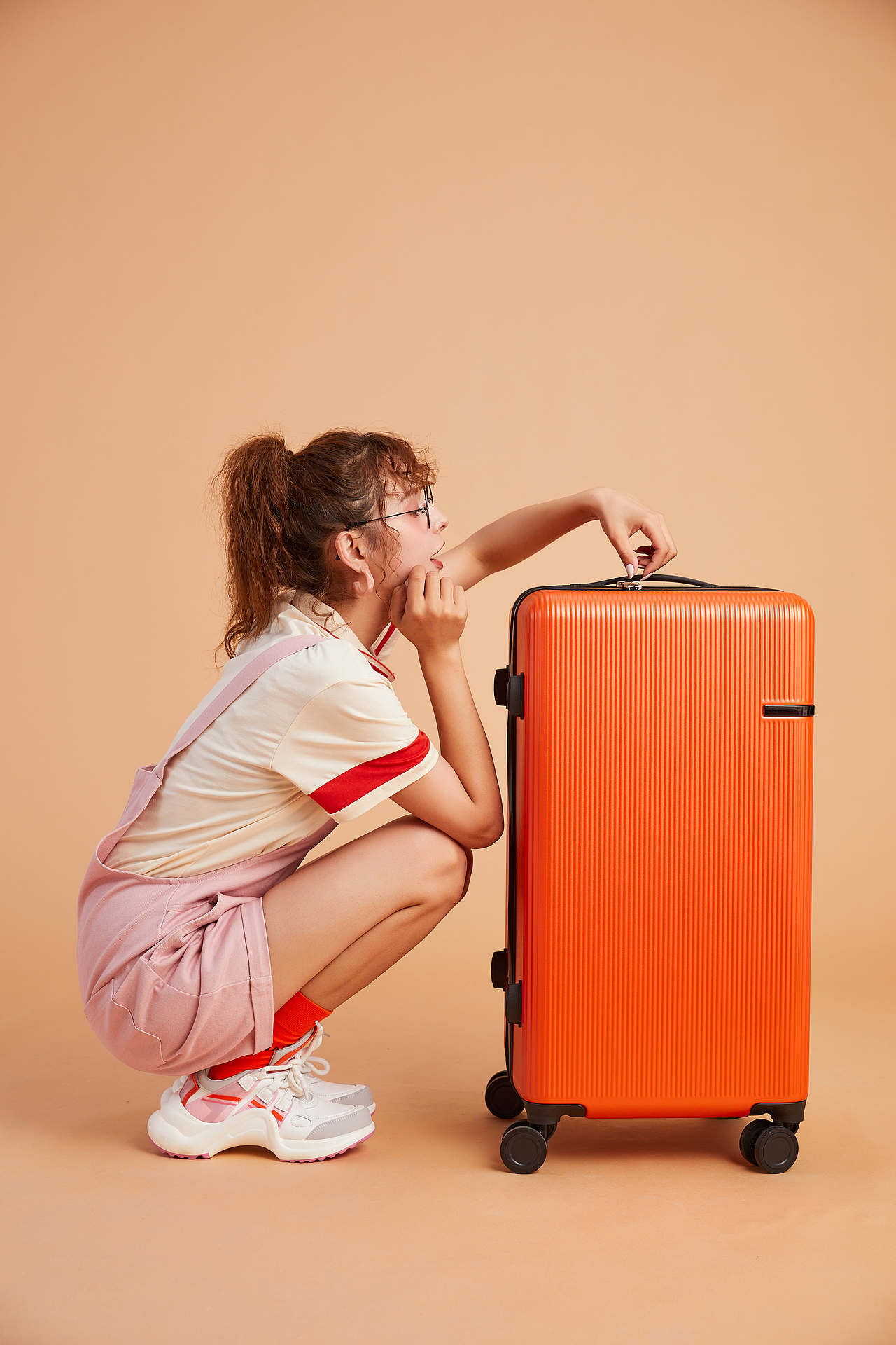 行李箱模拍（图ZMjE5ODM3MjEy） - 人像摄影 - 站酷设计师耐思广告NS原创素材 - 站酷ZCOOL