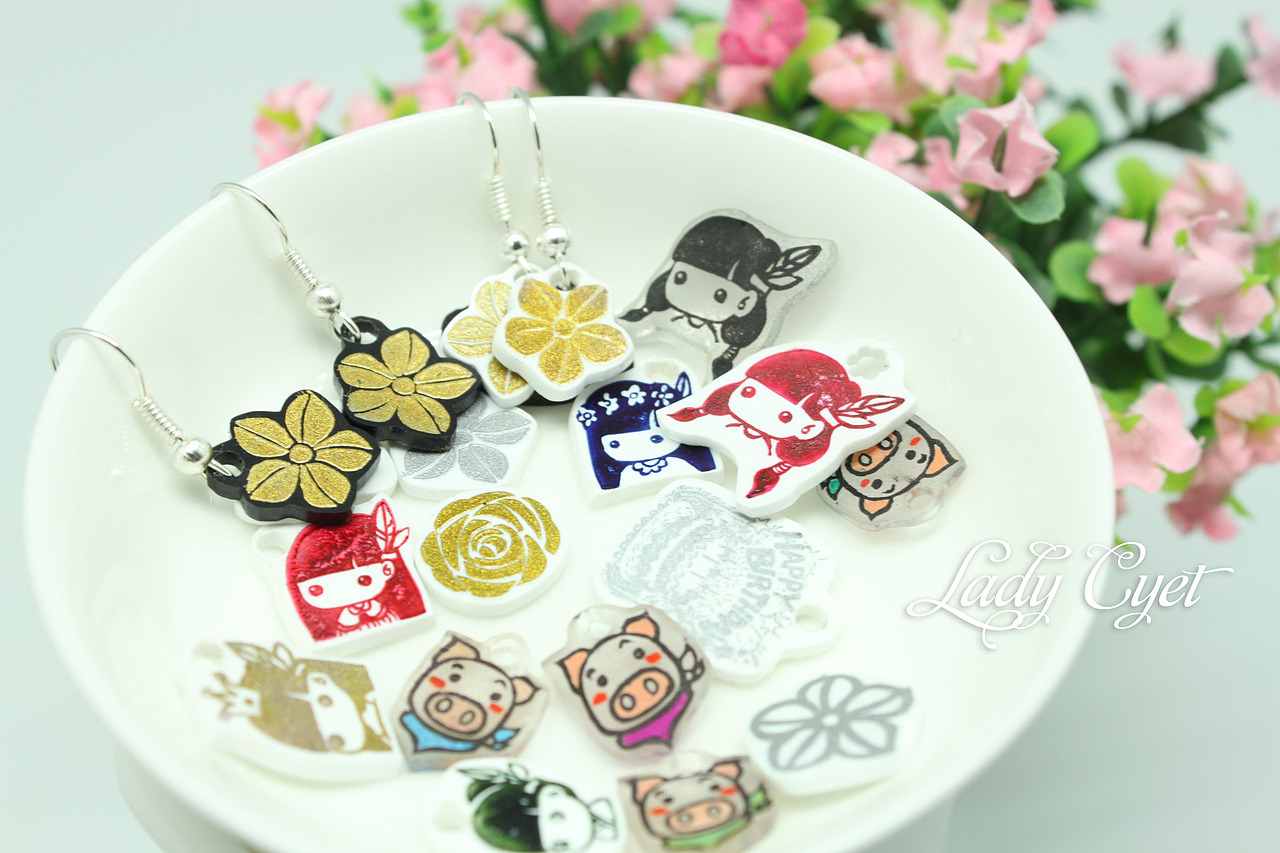 橡皮章升级作品———热缩片小饰品（图ZMzcwMjk2MA==） - 工艺品设计 - 站酷设计师自由的猞猁原创素材 - 站酷ZCOOL