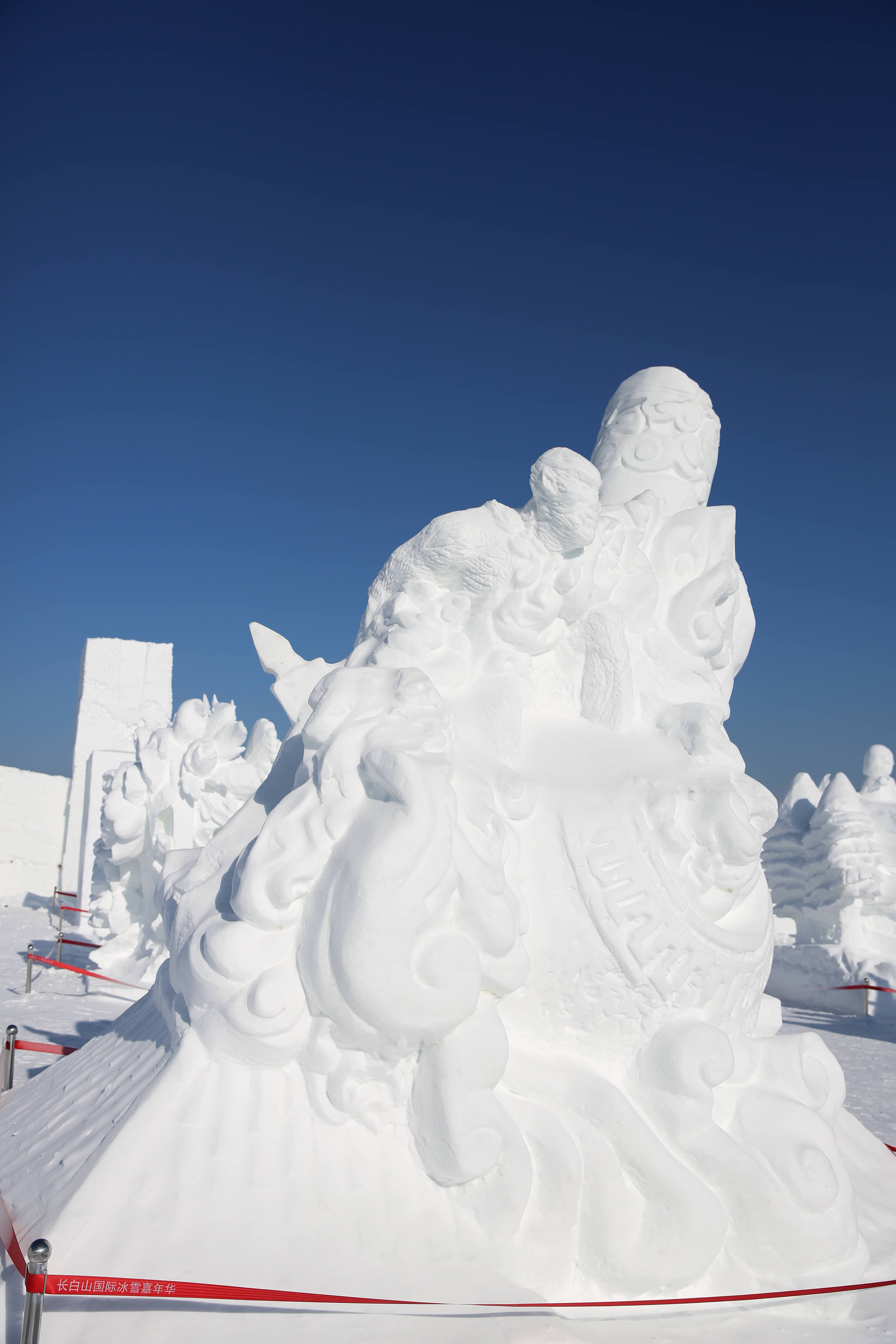 2018年第十届国际大学生雪雕大赛，有哪些让人印象深刻的雪雕作品？ - 知乎