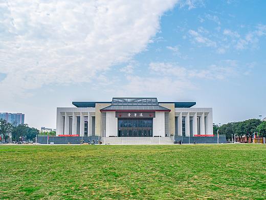 南宁名建筑的冬季暖阳