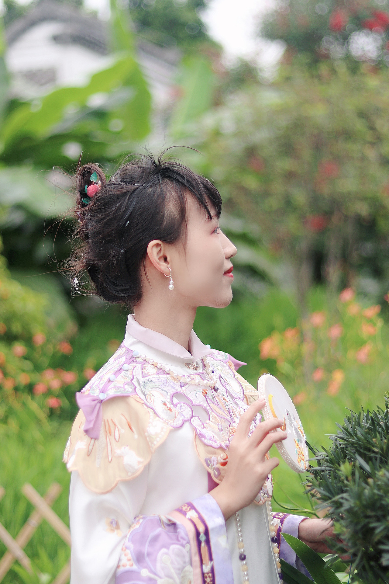 汉服拍摄- 春阴垂野草青青,时有幽花一树明。